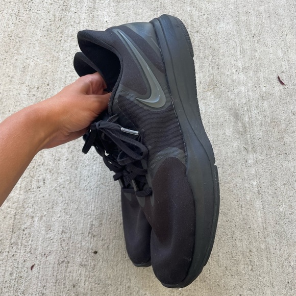 Nike Womens In Season TR 8 AA7773-002 Black Running size 11 - Picture 3 of 9